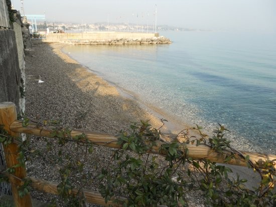 spiaggia via lario - spiaggia via lario